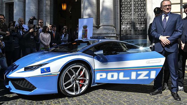 How Italian police transported organs in a Lamborghini supercar How Italian police transported organs in a Lamborghini supercar