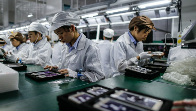 China's smartphone shipments fall by 27 per cent prompting fears of massive recession amid COVID outbreak China's smartphone shipments fall by 27 per cent prompting fears of massive recession amid COVID outbreak