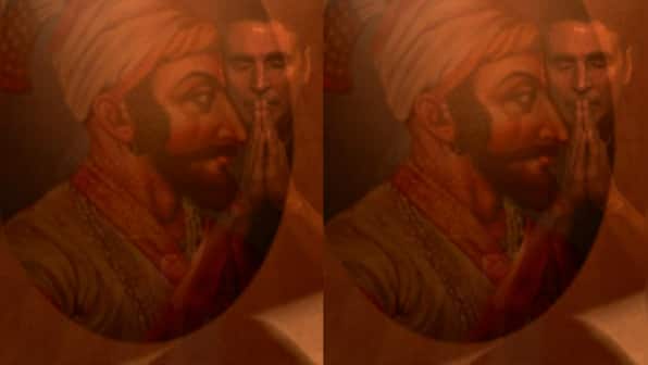 Akshay Kumar kickstarts the shooting of Mahesh Manjrekar's Vedat Marathe Veer Daudale Saat in Mumbai