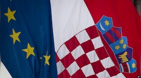 No more border, different currencies between Croatia and EU