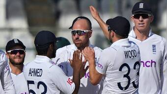 Pakistan vs England Highlights: Visitors 55 runs away from handing PAK whitewash