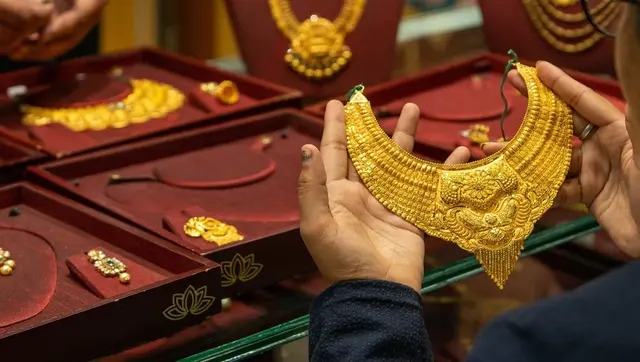 Gold price today: 10 grams of 24-carat sold at Rs 54,280; silver at Rs 68,100 per kilo Gold price today: 10 grams of 24-carat sold at Rs 54,280; silver at Rs 68,100 per kilo