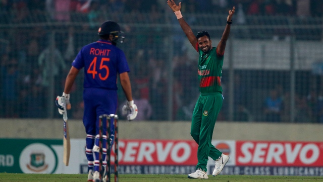 'Fighter when his country needs': Rohit Sharma wins hearts, but Twitter slams India after ODI series loss 'Fighter when his country needs': Rohit Sharma wins hearts, but Twitter slams India after ODI series loss