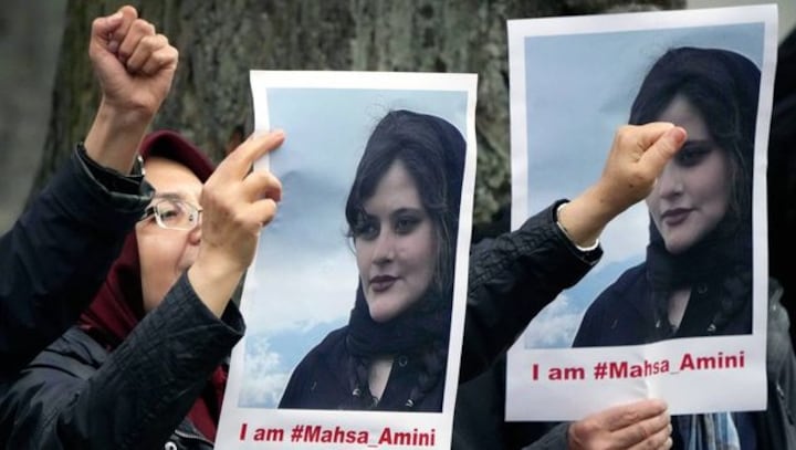 WATCH: Unveiled Iranian woman 'hangs' self in middle of busy road to register protest