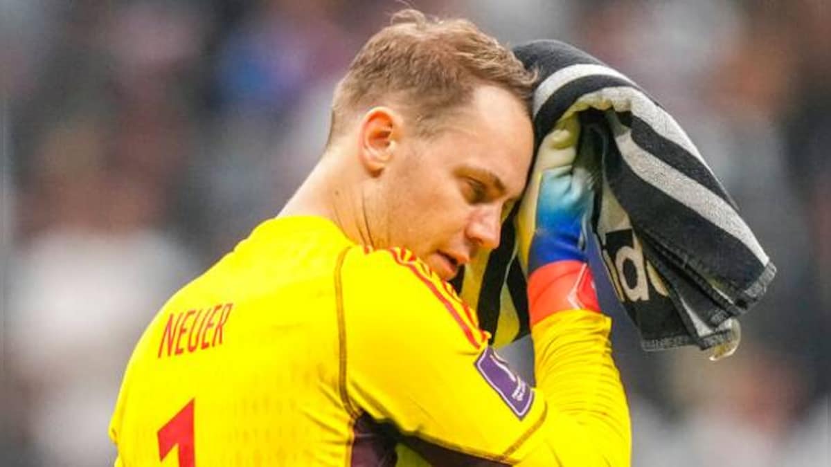 Bayern Munich accuse Manuel Neuer of putting 'personal interests above interests of club'