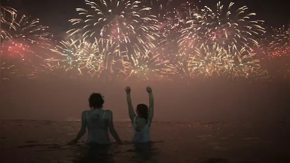 China: Amidst COVID wave, thousands gather in Wuhan to celebrate New Year