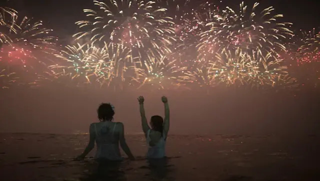 China: Amidst COVID wave, thousands gather in Wuhan to celebrate New Year China: Amidst COVID wave, thousands gather in Wuhan to celebrate New Year