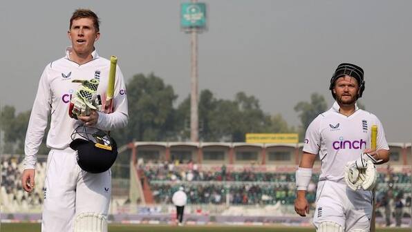 PAK vs ENG 1st Test: England produce world record 506/4 on Day 1, Twitter slams Pakistan bowlers for poor show