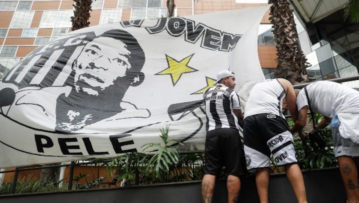 Pele dies at 82: Fans pay tribute to Brazilian legend - In Pics Pele dies at 82: Fans pay tribute to Brazilian legend - In Pics