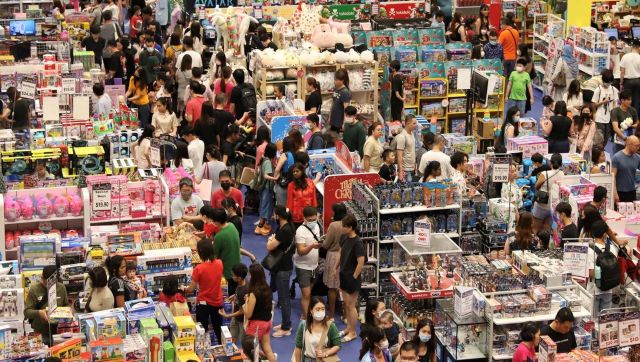 Singaporeans on smart shopping spree as sales tax hike comes into effect from 1 January Singaporeans on smart shopping spree as sales tax hike comes into effect from 1 January