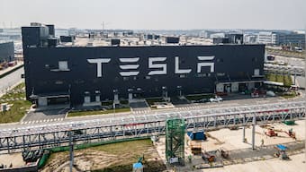 Tesla plans on running its Shanghai plant at reduced capacity in 2023, fearing an economic slowdown