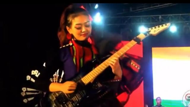 Watch: Nagaland musician plays national anthem on electric guitar during Hornbill Festival Watch: Nagaland musician plays national anthem on electric guitar during Hornbill Festival