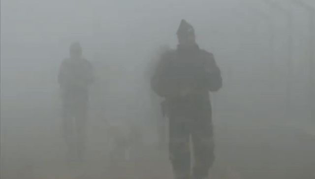 Dense fog disrupts road, rail traffic in Delhi Dense fog disrupts road, rail traffic in Delhi