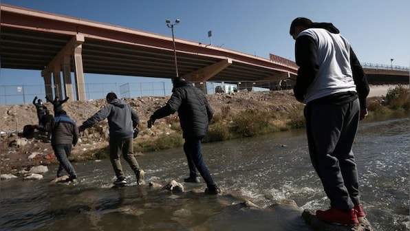 US Supreme Court temporarily blocks removal of Trump-era migrant-blocking policy 'Title 42'