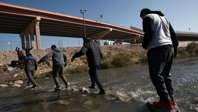 US Supreme Court temporarily blocks removal of Trump-era migrant-blocking policy 'Title 42' US Supreme Court temporarily blocks removal of Trump-era migrant-blocking policy 'Title 42'