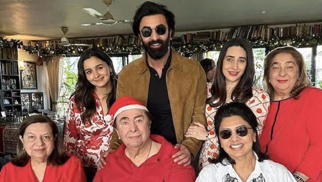 Kapoor’s annual Christmas lunch: Randhir Kapoor almost falls, Babita holds onto him Kapoor’s annual Christmas lunch: Randhir Kapoor almost falls, Babita holds onto him
