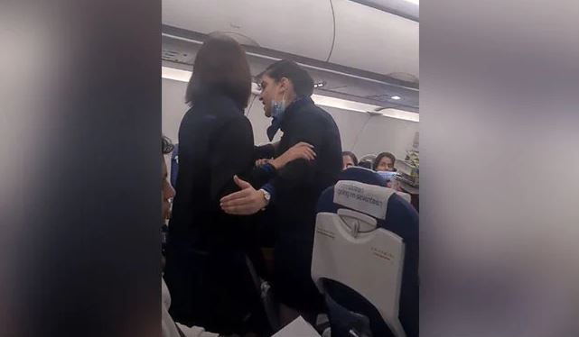 Watch: Fight between IndiGo crew and passenger goes viral Watch: Fight between IndiGo crew and passenger goes viral