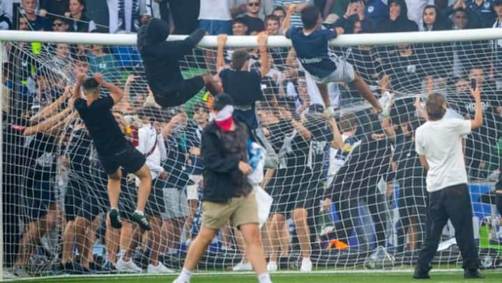 Australian club Melbourne Victory get record $380,000 fine for violent pitch invasion