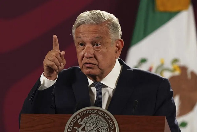 Mexico’s president asks residents to reject drug gang gifts Mexico’s president asks residents to reject drug gang gifts
