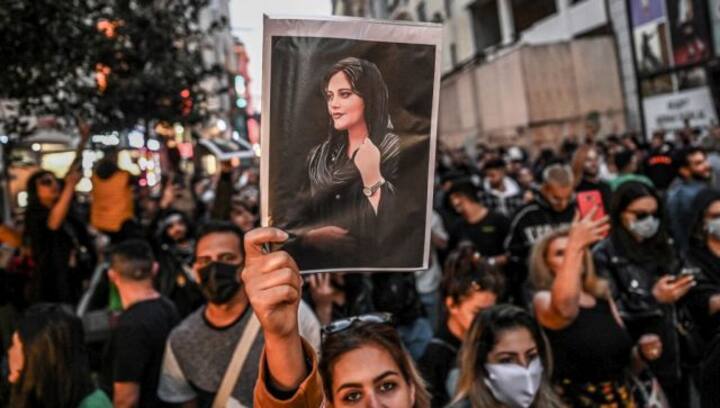 Iran protests: Authorities resume mandatory headscarves in cars