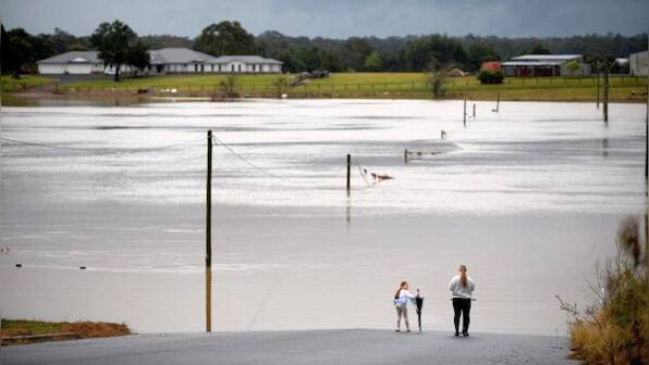 Rescuers airlift residents from remote Australia floods