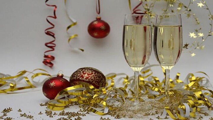 New Year 2023: Wishes, messages, and quotes to share with your boss, colleagues