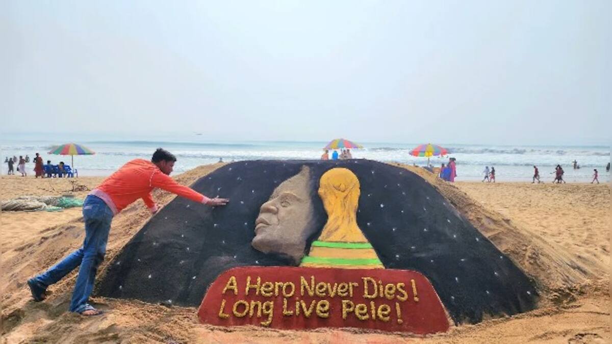 Pele dies at 82 Famous sand artist Manas Kumar Sahoo creates Brazilian