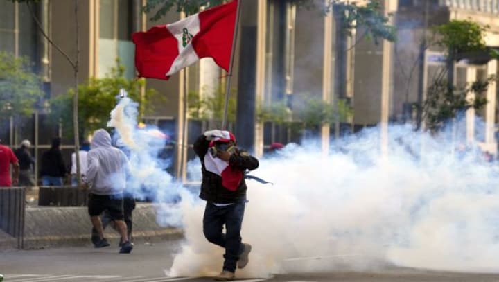 Peru: Fresh clashes in Lima as President Dina Boluarte seeks 'truce'