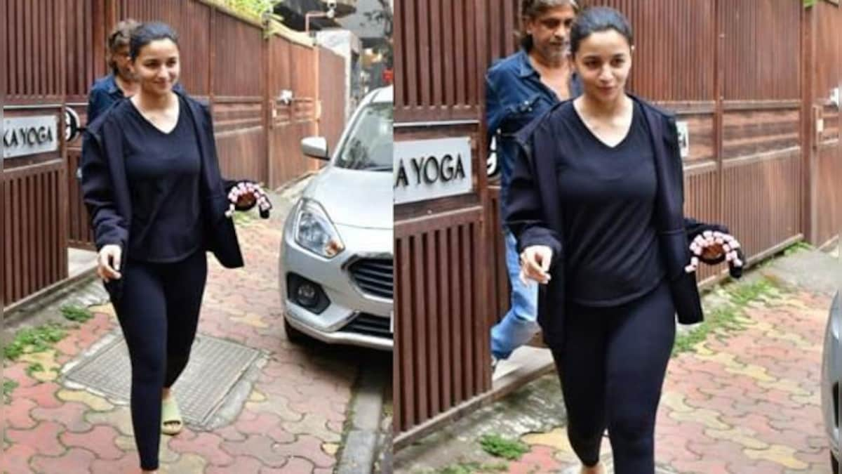 Newest mother in Tinsel Town Alia Bhatt looks beautiful in a comfy all-black look as she gets clicked at a yoga studio