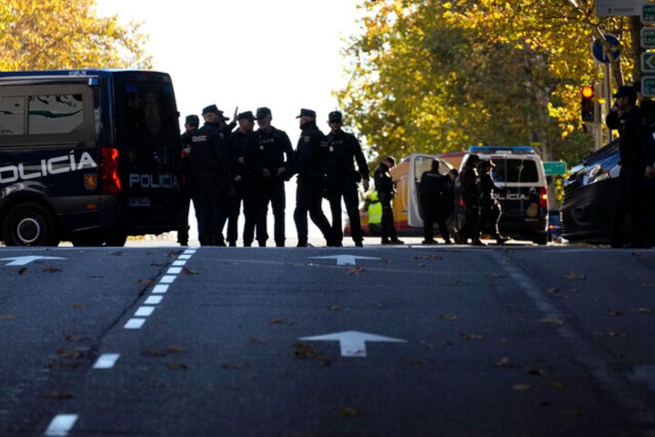 Spain: PM Sanchez, US embassy targeted with letter bombs day after blast at Ukraine mission