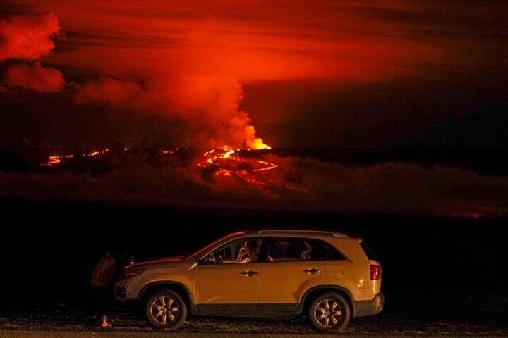Hawaii: Scientists lower alert for world's largest active volcano Mauna Loa, say eruption can end soon