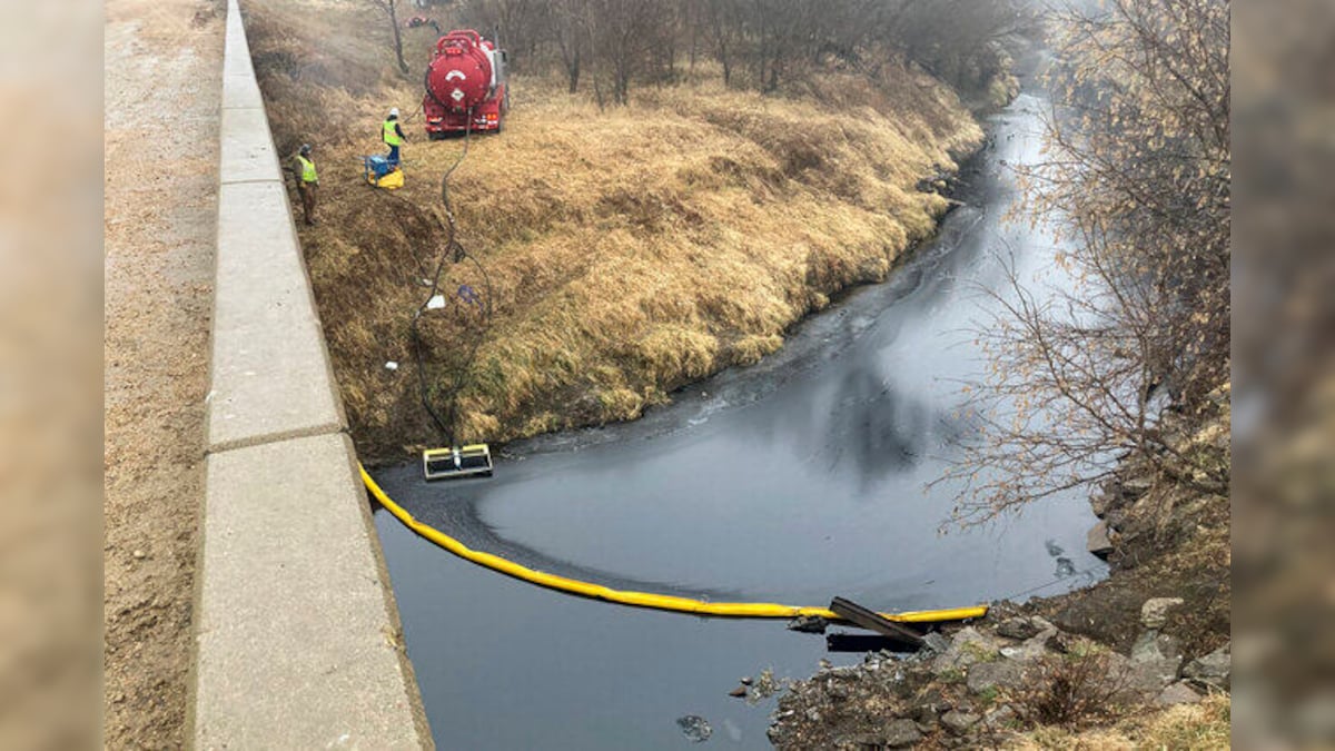 Oil spill in rural Kansas creek shuts down US-Canada Keystone pipeline