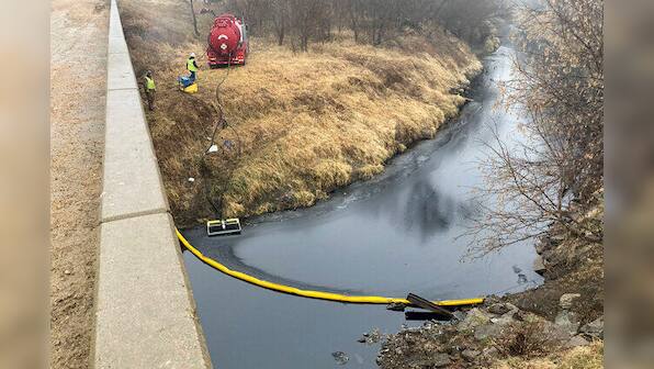 Oil spill in rural Kansas creek shuts down US-Canada Keystone pipeline