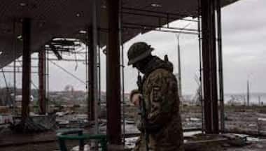 Viral video: Ukrainian soldier plays violin standing on ruins of recaptured Izyum; wins hearts