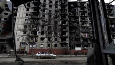 Russian propagandists 'accidentally' reveal Moscow's lies, show rebuilt Mariupol homes marred with faults