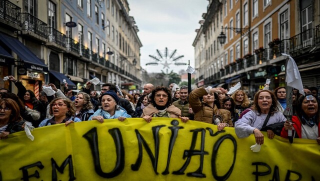 Portugal: Thousands of teachers protest in Lisbon, demand higher wages Portugal: Thousands of teachers protest in Lisbon, demand higher wages