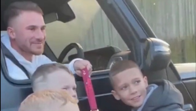 Watch: Argentina's Alexis Mac Allister lets young Brighton fans pose with his World Cup medal Watch: Argentina's Alexis Mac Allister lets young Brighton fans pose with his World Cup medal