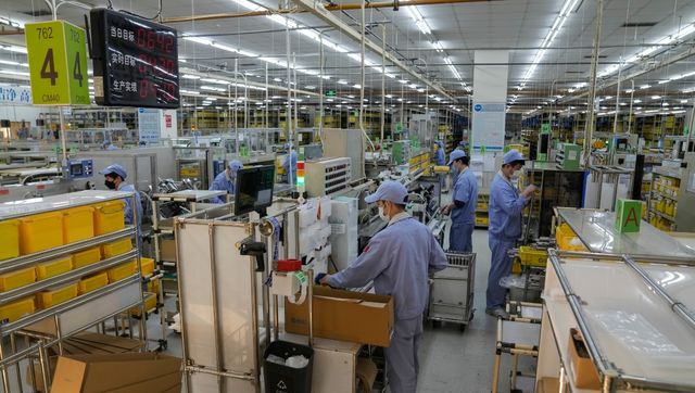 China's trade surplus swells to record $877.6 bn as exports rise despite weak US, Europe demand China's trade surplus swells to record $877.6 bn as exports rise despite weak US, Europe demand