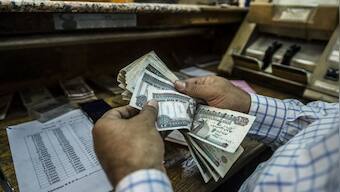 Egypt's economic crisis squeezes struggling middle class