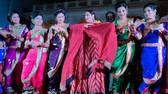 Vidya Balan performs Lavani while inaugurating veteran photographer Sudharak Olwe's art exhibition