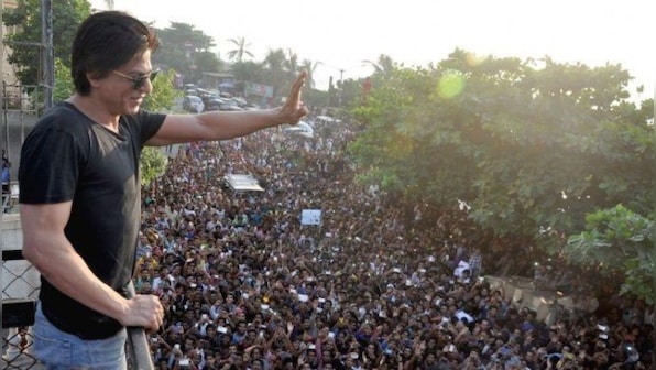 Shah Rukh Khan makes first public appearance after Pathaan's success, expresses 'gratitude' to fans
