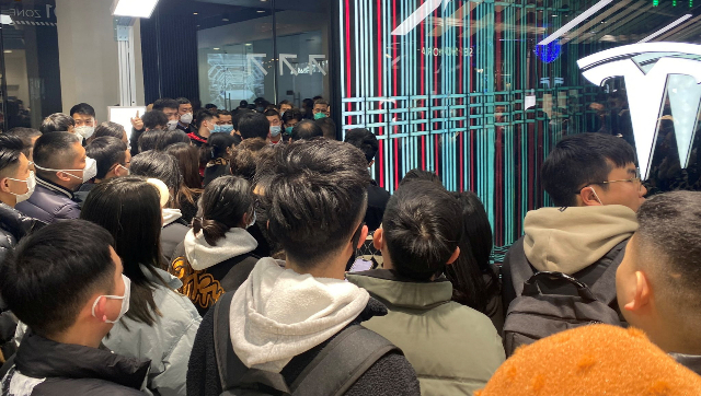 Hundreds protest against Tesla for selling China-made models cheaper Hundreds protest against Tesla for selling China-made models cheaper