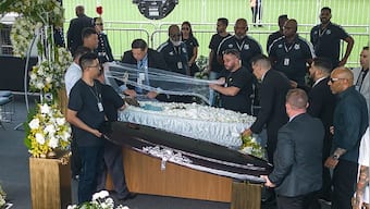 Fans mourn Pele at public viewing in Brazil stadium