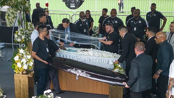 Fans mourn Pele at public viewing in Brazil stadium