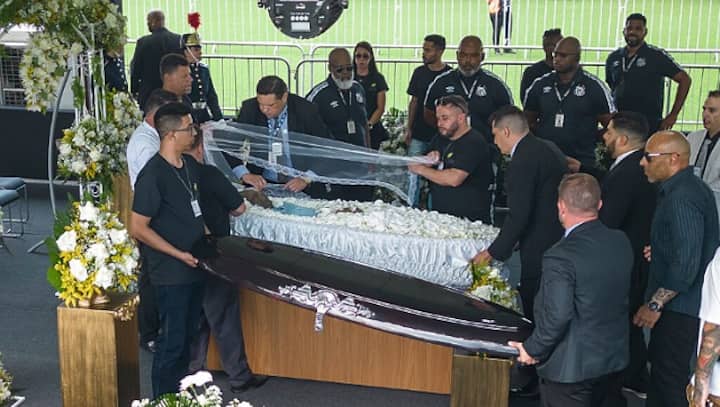 Fans mourn Pele at public viewing in Brazil stadium