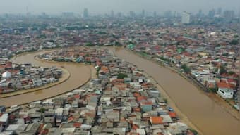Why is Indonesia moving its capital?