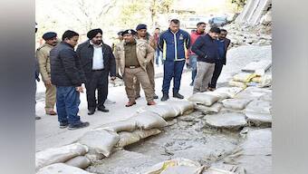 Joshimath crisis: Chief Secretary, DGP conducts on-site inspection of landslide areas
