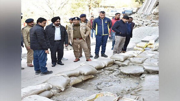 Joshimath crisis: Chief Secretary, DGP conducts on-site inspection of landslide areas
