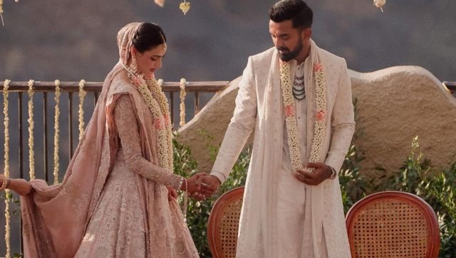 Watch: Pakistani anchors' hilarious debate over Athiya Shetty-KL Rahul's 'expensive' wedding gifts goes viral Watch: Pakistani anchors' hilarious debate over Athiya Shetty-KL Rahul's 'expensive' wedding gifts goes viral