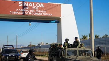 Mexico: Defence Secretary gives blow-by-blow account of violence after 'El Chapo' son nabbed